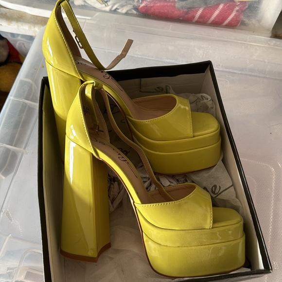 Green Platform Heels - Picture 3 of 3